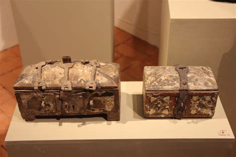 stamped 14th century metal box|14th Century Boxes .